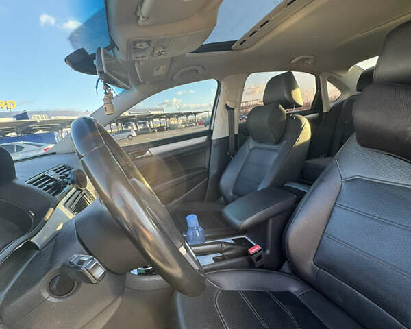 Серый Фольксваген Пассат, объемом двигателя 2.5 л и пробегом 216 тыс. км за 9800 $, фото 5 на Automoto.ua