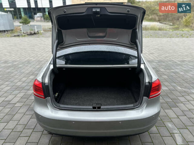 Серый Фольксваген Пассат, объемом двигателя 2.48 л и пробегом 222 тыс. км за 9500 $, фото 6 на Automoto.ua