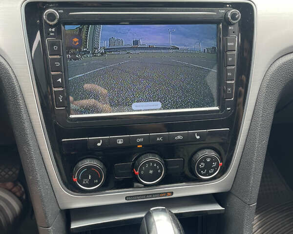 Сірий Фольксваген Пассат, об'ємом двигуна 2.5 л та пробігом 196 тис. км за 10500 $, фото 24 на Automoto.ua