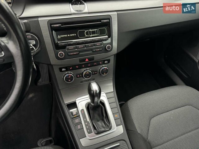 Серый Фольксваген Пассат, объемом двигателя 2 л и пробегом 168 тыс. км за 14900 $, фото 24 на Automoto.ua