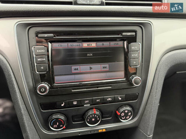 Серый Фольксваген Пассат, объемом двигателя 1.8 л и пробегом 210 тыс. км за 8300 $, фото 9 на Automoto.ua