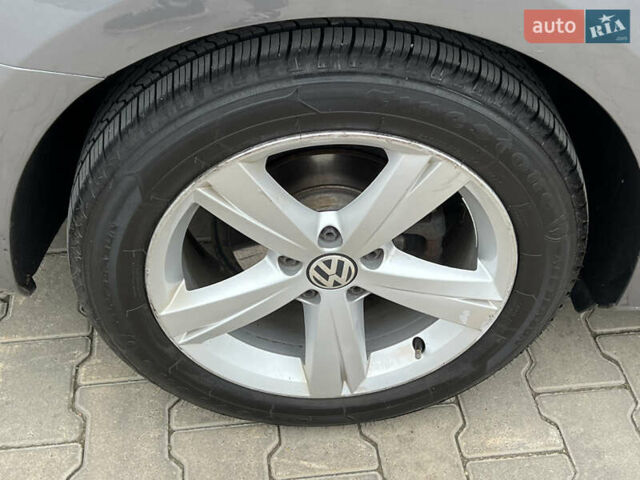 Сірий Фольксваген Пассат, об'ємом двигуна 2.5 л та пробігом 210 тис. км за 9700 $, фото 15 на Automoto.ua