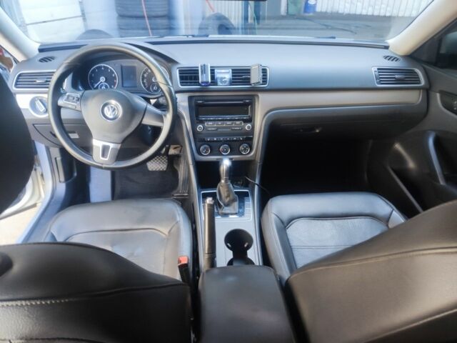 Серый Фольксваген Пассат, объемом двигателя 1.8 л и пробегом 250 тыс. км за 9500 $, фото 14 на Automoto.ua