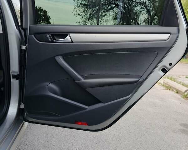 Серый Фольксваген Пассат, объемом двигателя 2.49 л и пробегом 130 тыс. км за 10500 $, фото 12 на Automoto.ua