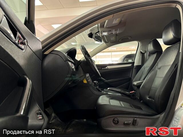 Серый Фольксваген Пассат, объемом двигателя 2.5 л и пробегом 139 тыс. км за 10800 $, фото 6 на Automoto.ua