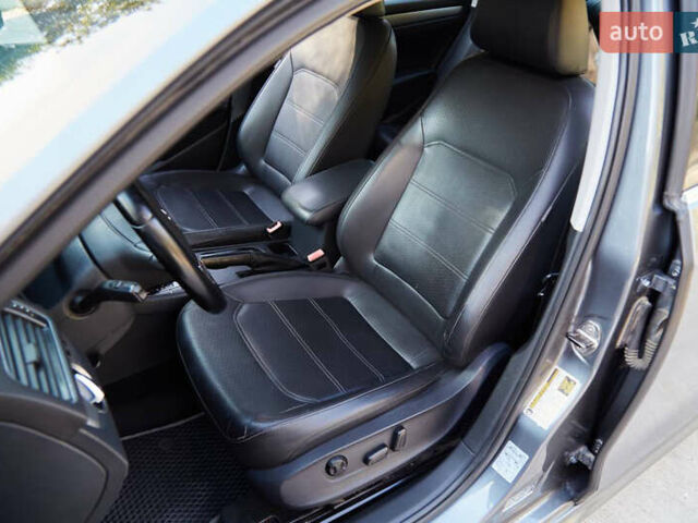 Сірий Фольксваген Пассат, об'ємом двигуна 1.8 л та пробігом 190 тис. км за 10000 $, фото 5 на Automoto.ua