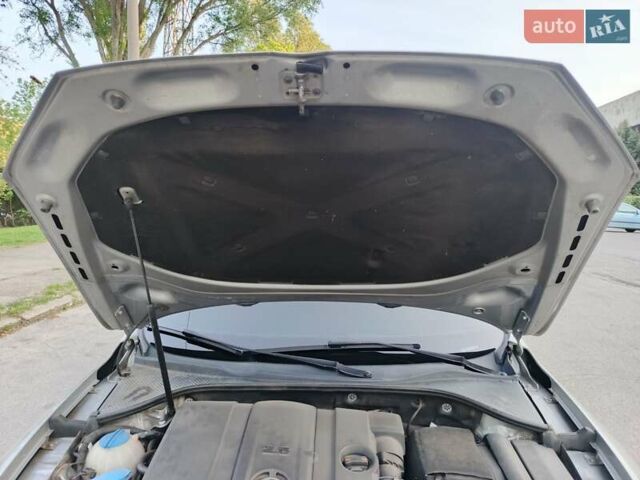 Серый Фольксваген Пассат, объемом двигателя 2.49 л и пробегом 130 тыс. км за 10500 $, фото 6 на Automoto.ua