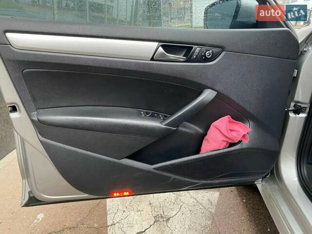 Сірий Фольксваген Пассат, об'ємом двигуна 2.5 л та пробігом 156 тис. км за 8999 $, фото 12 на Automoto.ua