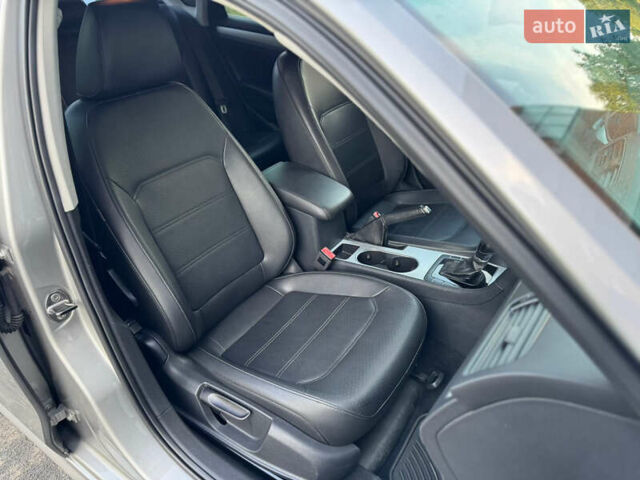 Серый Фольксваген Пассат, объемом двигателя 2.48 л и пробегом 222 тыс. км за 9500 $, фото 15 на Automoto.ua