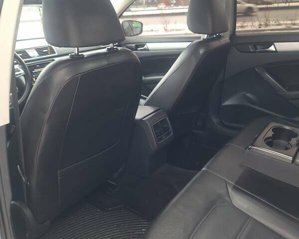 Серый Фольксваген Пассат, объемом двигателя 2.5 л и пробегом 145 тыс. км за 11900 $, фото 33 на Automoto.ua