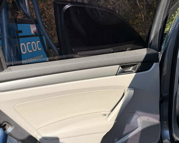 Сірий Фольксваген Пассат, об'ємом двигуна 2.5 л та пробігом 141 тис. км за 11800 $, фото 14 на Automoto.ua