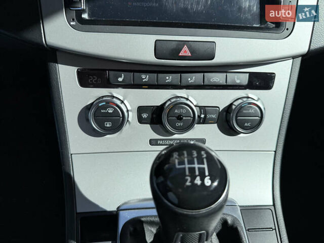 Серый Фольксваген Пассат, объемом двигателя 1.97 л и пробегом 247 тыс. км за 11500 $, фото 18 на Automoto.ua