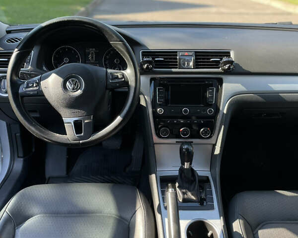 Серый Фольксваген Пассат, объемом двигателя 2.5 л и пробегом 179 тыс. км за 11300 $, фото 20 на Automoto.ua