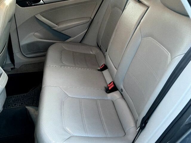 Серый Фольксваген Пассат, объемом двигателя 2.5 л и пробегом 246 тыс. км за 9500 $, фото 7 на Automoto.ua