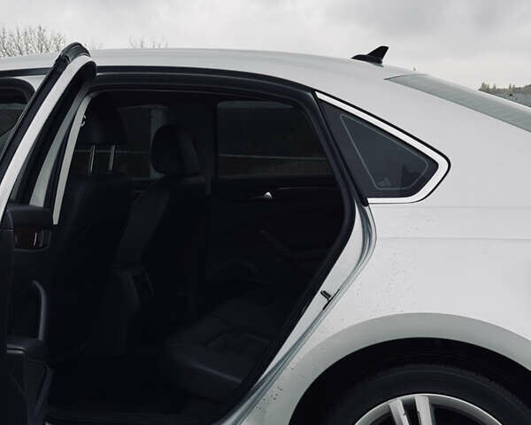 Фольксваген Пассат 2013 у Прилуках на Automoto.ua Сірий Фольксваген Пассат, об'ємом двигуна 2 л та пробігом 178 тис. км за 12500 $, фото 39 на Automoto.ua