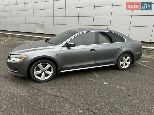 Сірий Фольксваген Пассат, об'ємом двигуна 2.5 л та пробігом 221 тис. км за 9800 $, фото 2 на Automoto.ua