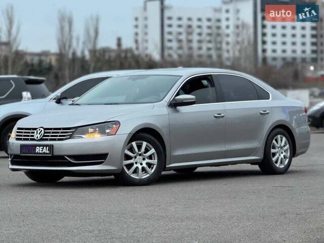 Серый Фольксваген Пассат, объемом двигателя 2.5 л и пробегом 236 тыс. км за 11800 $, фото 1 на Automoto.ua