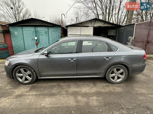 Серый Фольксваген Пассат, объемом двигателя 2.5 л и пробегом 276 тыс. км за 7999 $, фото 2 на Automoto.ua