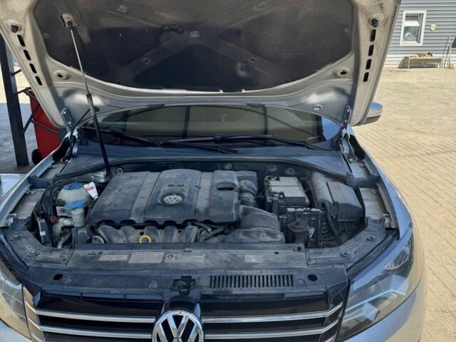 Фольксваген Пассат 2013 в Сумах на Automoto.ua Серый Фольксваген Пассат, объемом двигателя 2.5 л и пробегом 187 тыс. км за 10300 $, фото 9 на Automoto.ua