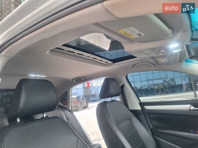 Серый Фольксваген Пассат, объемом двигателя 2.5 л и пробегом 145 тыс. км за 11900 $, фото 29 на Automoto.ua