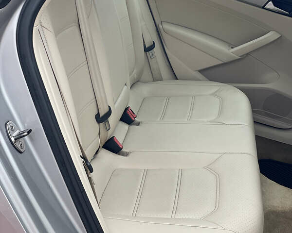 Серый Фольксваген Пассат, объемом двигателя 1.8 л и пробегом 165 тыс. км за 7999 $, фото 16 на Automoto.ua