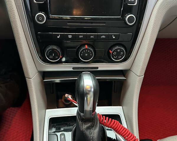 Сірий Фольксваген Пассат, об'ємом двигуна 2.5 л та пробігом 221 тис. км за 9800 $, фото 21 на Automoto.ua