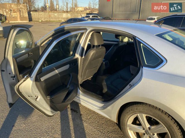 Серый Фольксваген Пассат, объемом двигателя 2.48 л и пробегом 181 тыс. км за 9500 $, фото 6 на Automoto.ua