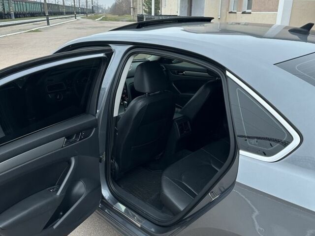 Серый Фольксваген Пассат, объемом двигателя 2 л и пробегом 318 тыс. км за 12500 $, фото 7 на Automoto.ua