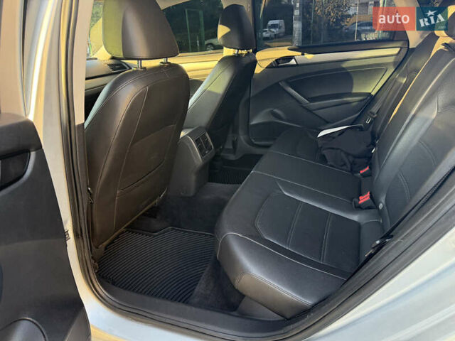 Сірий Фольксваген Пассат, об'ємом двигуна 2.5 л та пробігом 132 тис. км за 8200 $, фото 16 на Automoto.ua