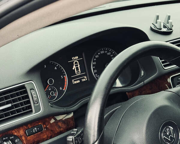 Фольксваген Пассат 2013 у Прилуках на Automoto.ua Сірий Фольксваген Пассат, об'ємом двигуна 2 л та пробігом 178 тис. км за 12500 $, фото 30 на Automoto.ua