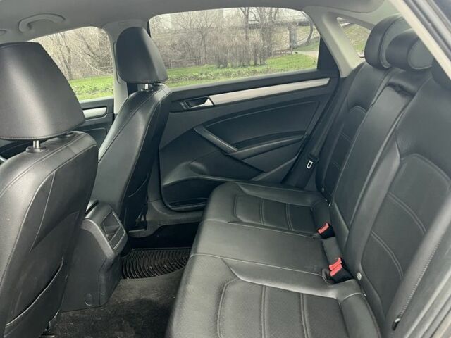 Серый Фольксваген Пассат, объемом двигателя 1.8 л и пробегом 250 тыс. км за 7800 $, фото 7 на Automoto.ua