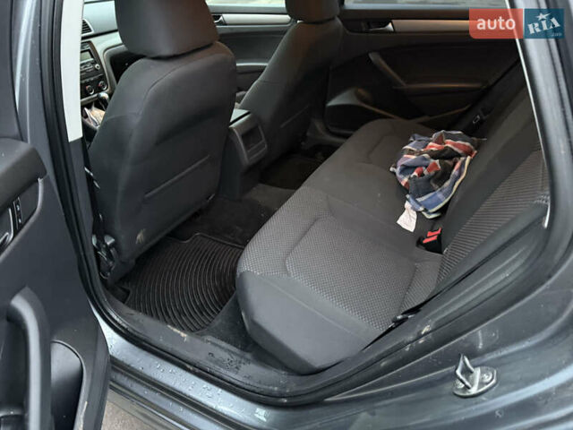 Серый Фольксваген Пассат, объемом двигателя 2.48 л и пробегом 250 тыс. км за 9499 $, фото 7 на Automoto.ua