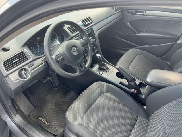 Серый Фольксваген Пассат, объемом двигателя 2.5 л и пробегом 165 тыс. км за 10700 $, фото 6 на Automoto.ua