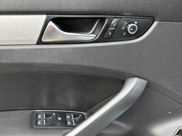 Фольксваген Пассат 2013 в Львове на Automoto.ua Серый Фольксваген Пассат, объемом двигателя 2.5 л и пробегом 255 тыс. км за 10100 $, фото 11 на Automoto.ua