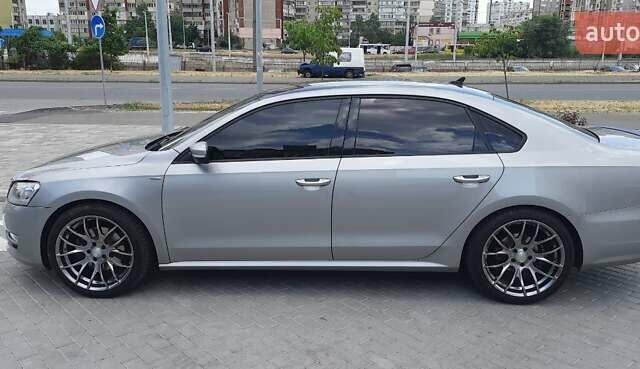 Серый Фольксваген Пассат, объемом двигателя 2.5 л и пробегом 219 тыс. км за 12000 $, фото 13 на Automoto.ua
