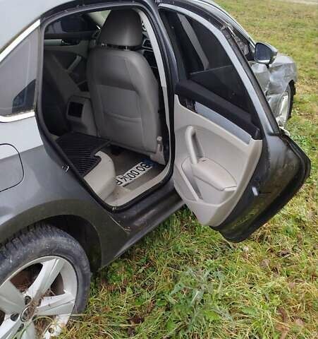 Серый Фольксваген Пассат, объемом двигателя 2.5 л и пробегом 210 тыс. км за 4200 $, фото 1 на Automoto.ua