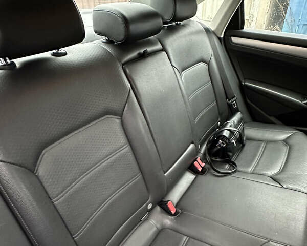 Серый Фольксваген Пассат, объемом двигателя 2.5 л и пробегом 276 тыс. км за 7999 $, фото 13 на Automoto.ua