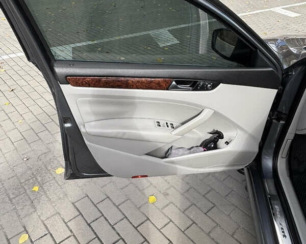 Серый Фольксваген Пассат, объемом двигателя 2 л и пробегом 229 тыс. км за 11800 $, фото 5 на Automoto.ua