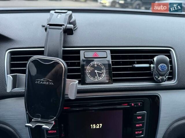 Серый Фольксваген Пассат, объемом двигателя 2.5 л и пробегом 236 тыс. км за 11800 $, фото 24 на Automoto.ua