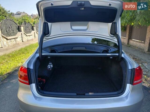 Серый Фольксваген Пассат, объемом двигателя 2.5 л и пробегом 165 тыс. км за 11499 $, фото 9 на Automoto.ua