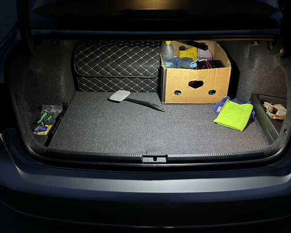 Серый Фольксваген Пассат, объемом двигателя 1.97 л и пробегом 291 тыс. км за 13000 $, фото 13 на Automoto.ua