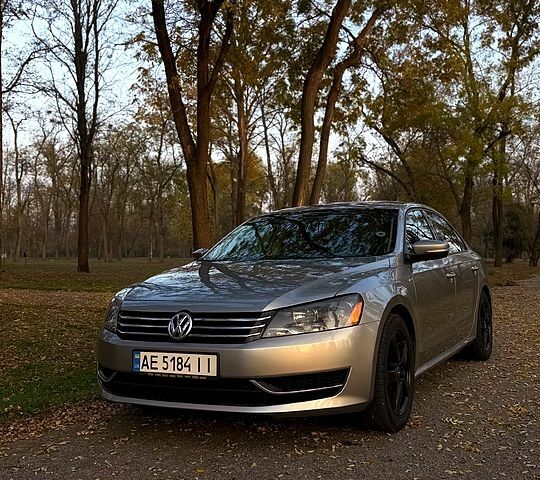 Серый Фольксваген Пассат, объемом двигателя 2.5 л и пробегом 290 тыс. км за 10500 $, фото 6 на Automoto.ua