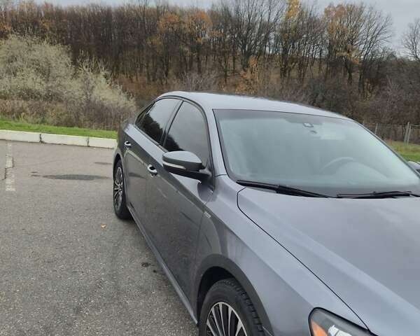 Серый Фольксваген Пассат, объемом двигателя 2.5 л и пробегом 120 тыс. км за 11000 $, фото 4 на Automoto.ua