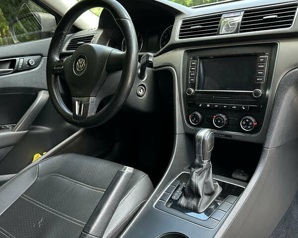 Сірий Фольксваген Пассат, об'ємом двигуна 1.8 л та пробігом 176 тис. км за 10190 $, фото 21 на Automoto.ua