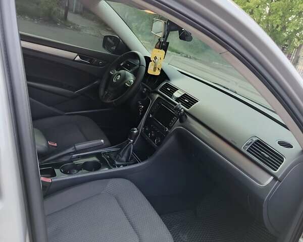 Серый Фольксваген Пассат, объемом двигателя 2.49 л и пробегом 130 тыс. км за 10500 $, фото 9 на Automoto.ua