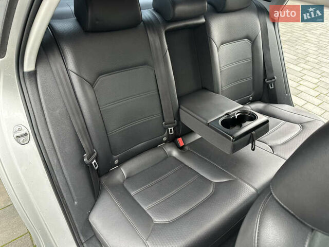 Серый Фольксваген Пассат, объемом двигателя 2.48 л и пробегом 222 тыс. км за 9500 $, фото 17 на Automoto.ua