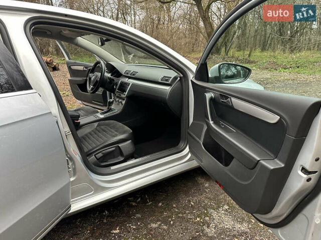 Сірий Фольксваген Пассат, об'ємом двигуна 1.8 л та пробігом 257 тис. км за 8999 $, фото 30 на Automoto.ua