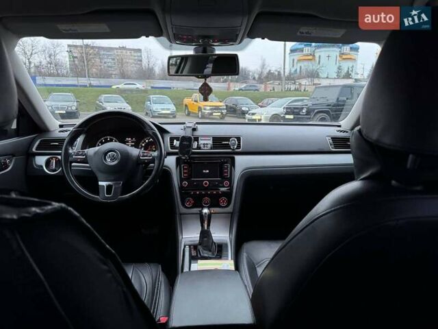 Серый Фольксваген Пассат, объемом двигателя 2.5 л и пробегом 236 тыс. км за 11800 $, фото 39 на Automoto.ua