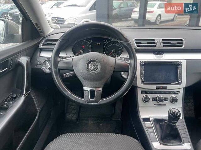 Серый Фольксваген Пассат, объемом двигателя 1.97 л и пробегом 240 тыс. км за 12490 $, фото 13 на Automoto.ua