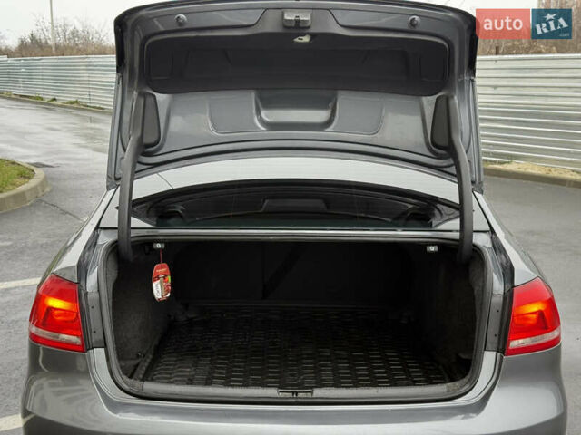 Серый Фольксваген Пассат, объемом двигателя 2.48 л и пробегом 270 тыс. км за 8800 $, фото 15 на Automoto.ua